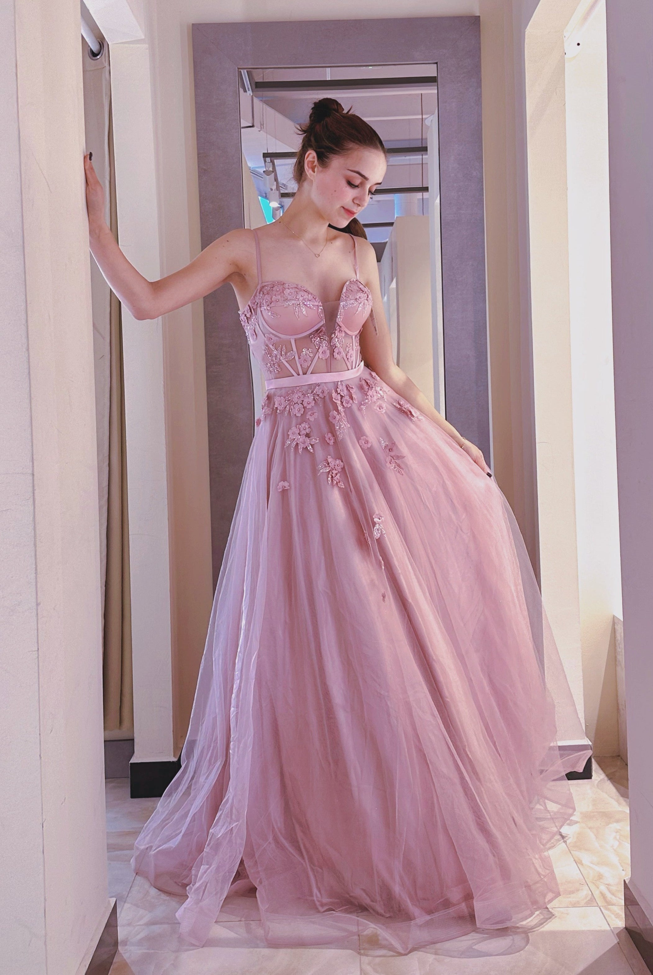 Abito lungo con sottili spalline