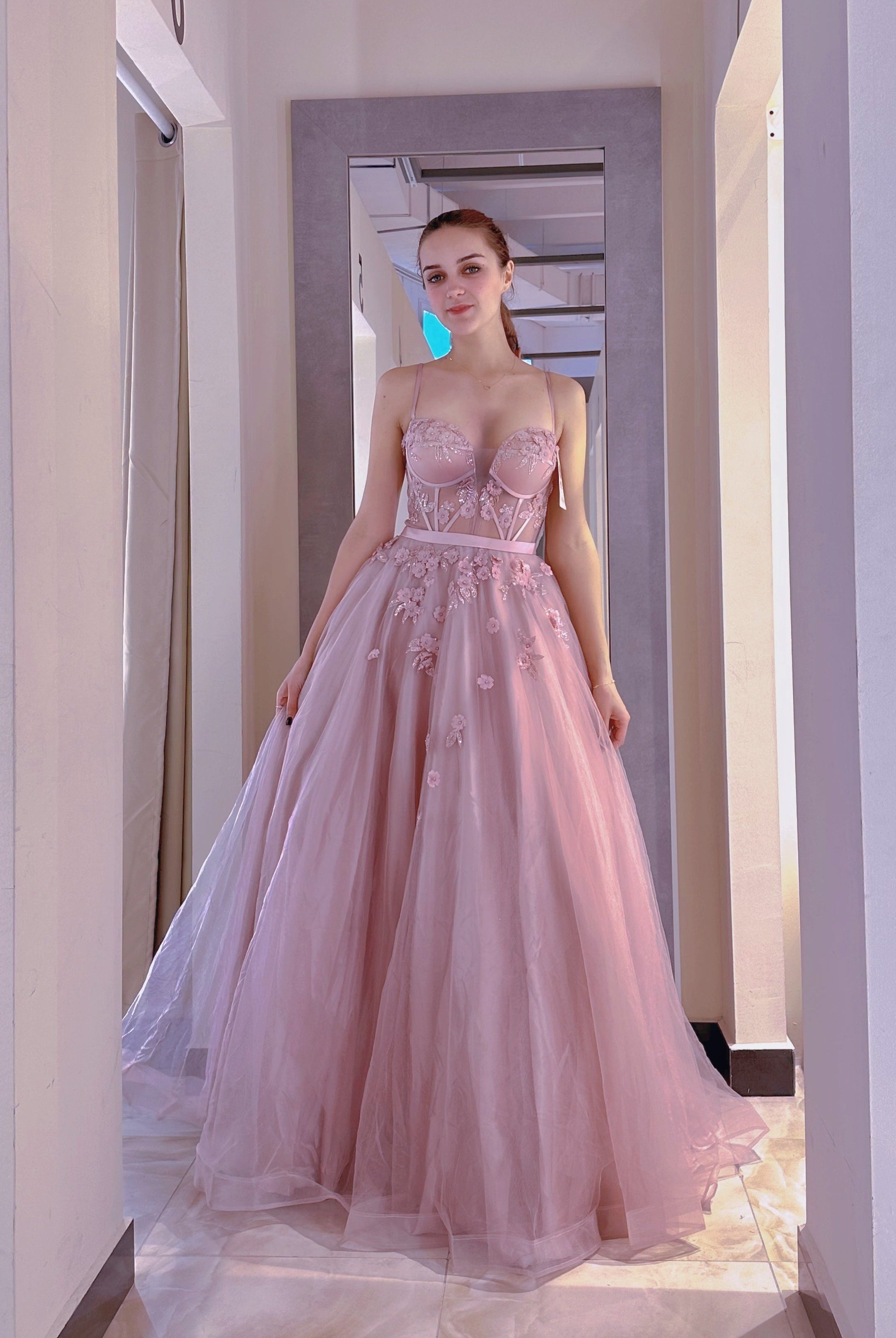 Abito lungo con sottili spalline