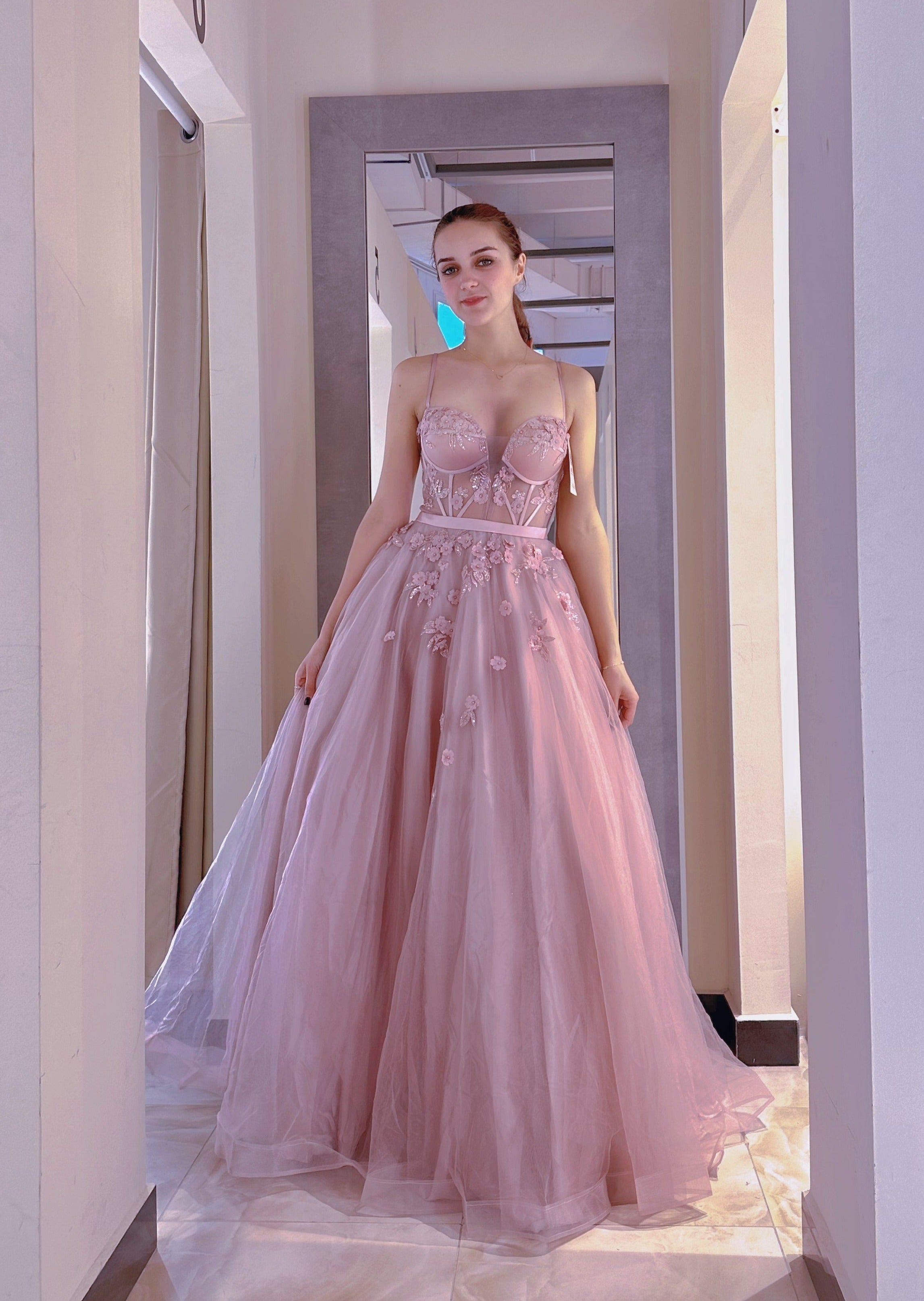 Abito lungo con sottili spalline