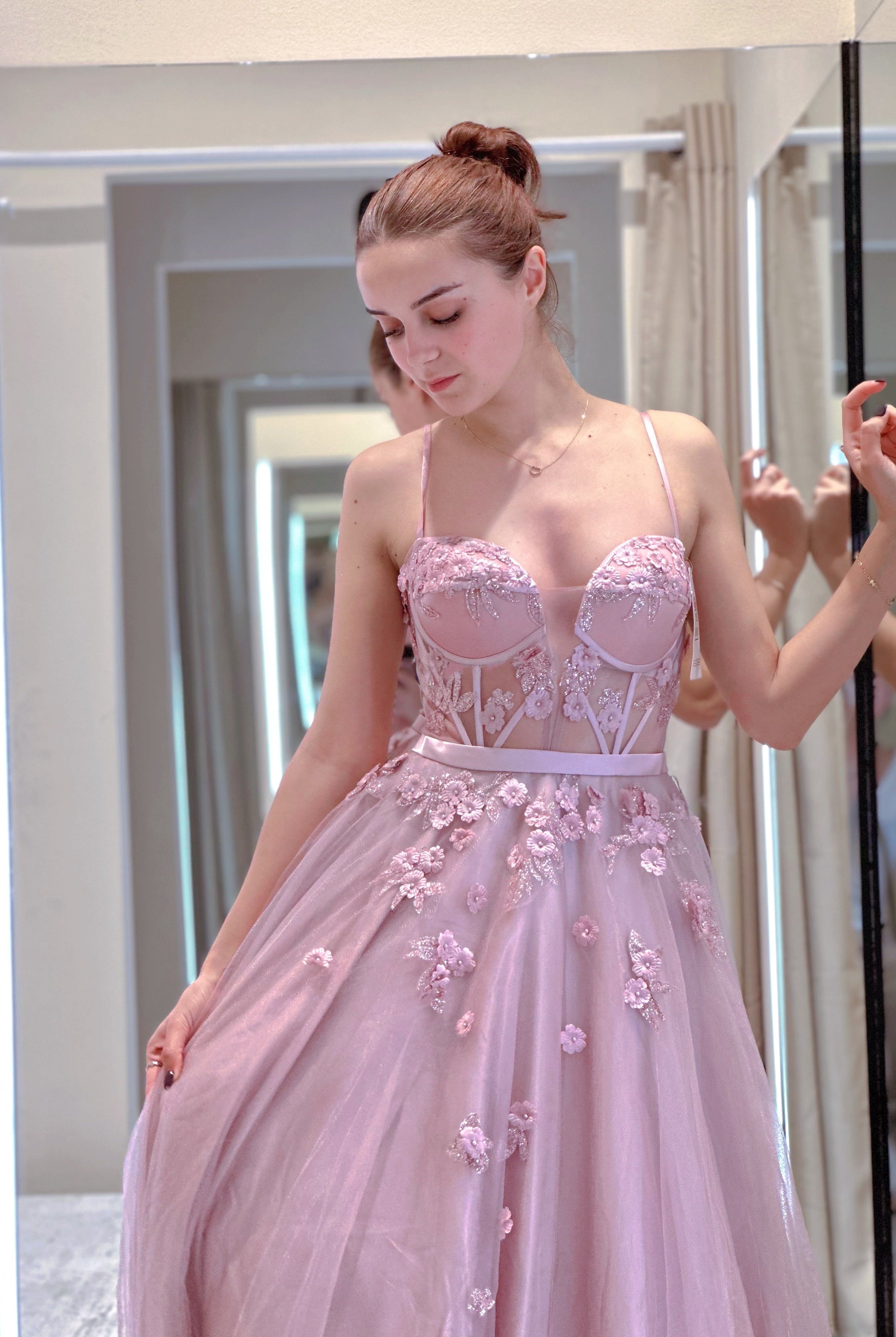 Abito lungo con sottili spalline