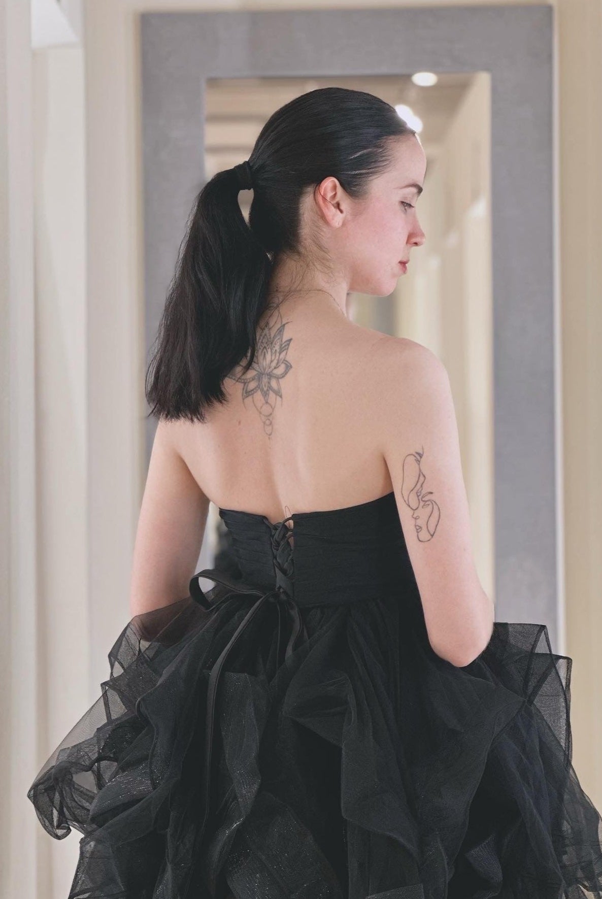 Abito gonfio, senza maniche, colore unito