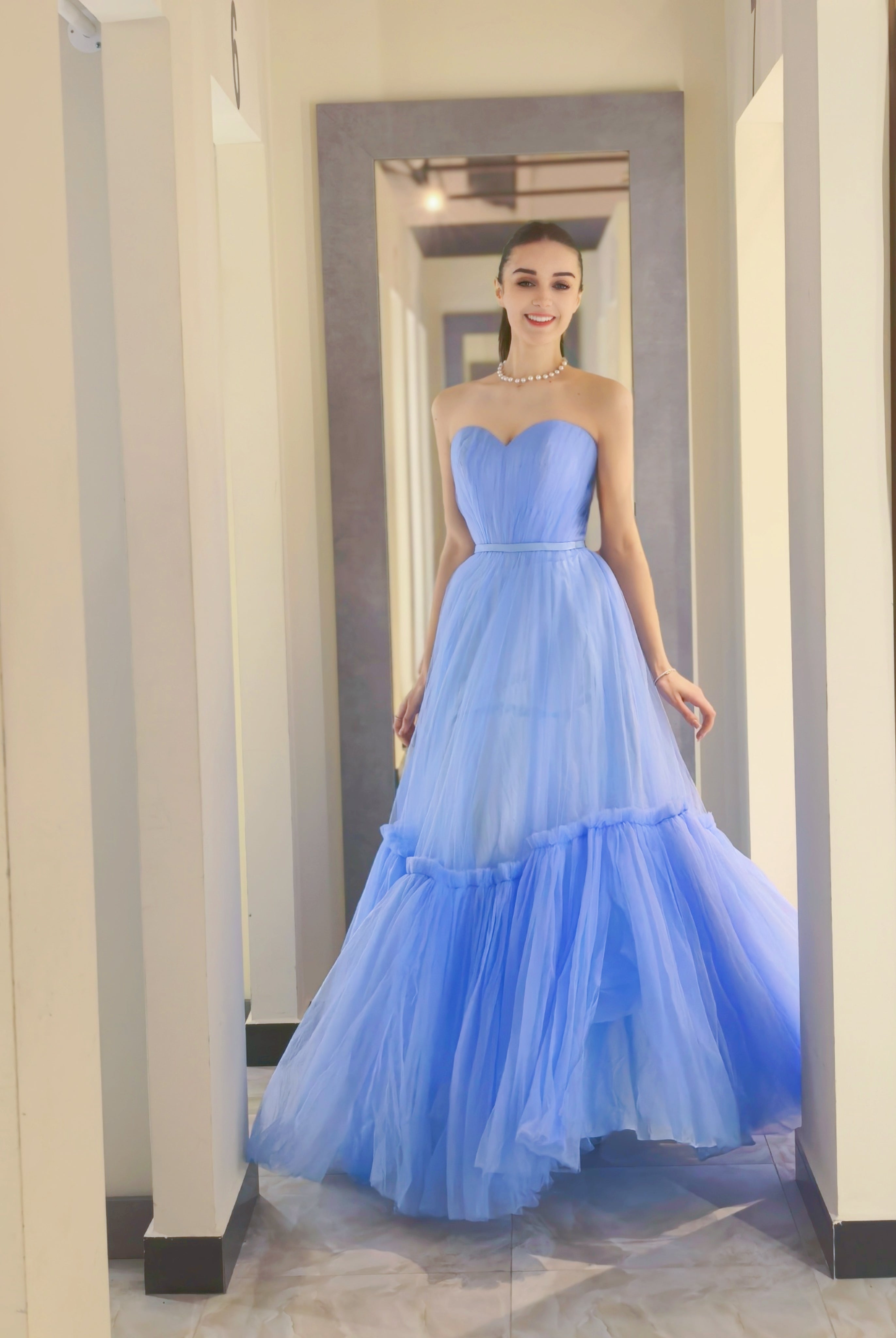 Abito da sera in tulle azzurro - Design elegante