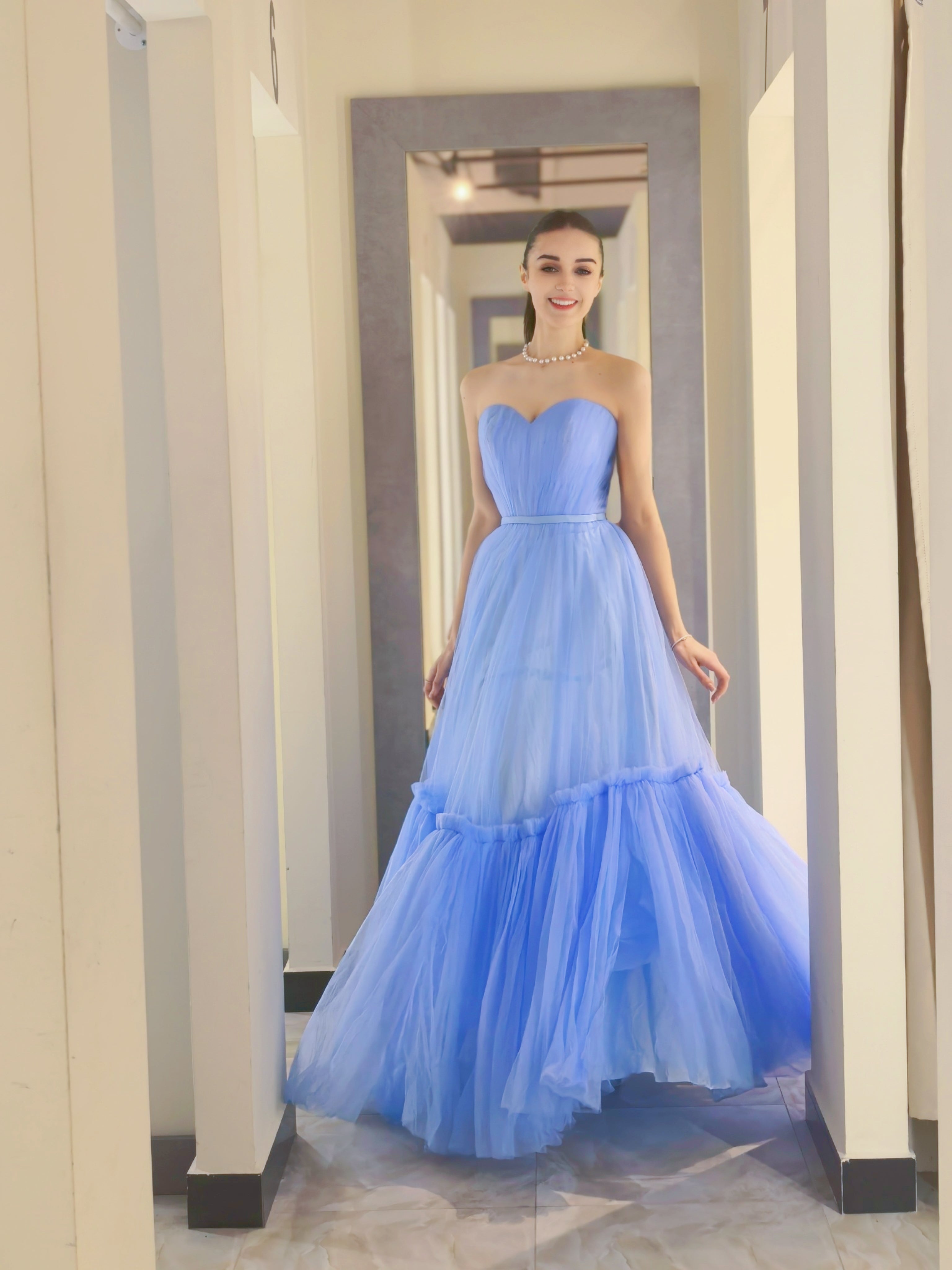 Abito da sera in tulle azzurro - Design elegante