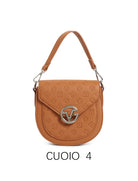 Borsa a sella vintage con logo in rilievo e tracolla regolabile Marrone