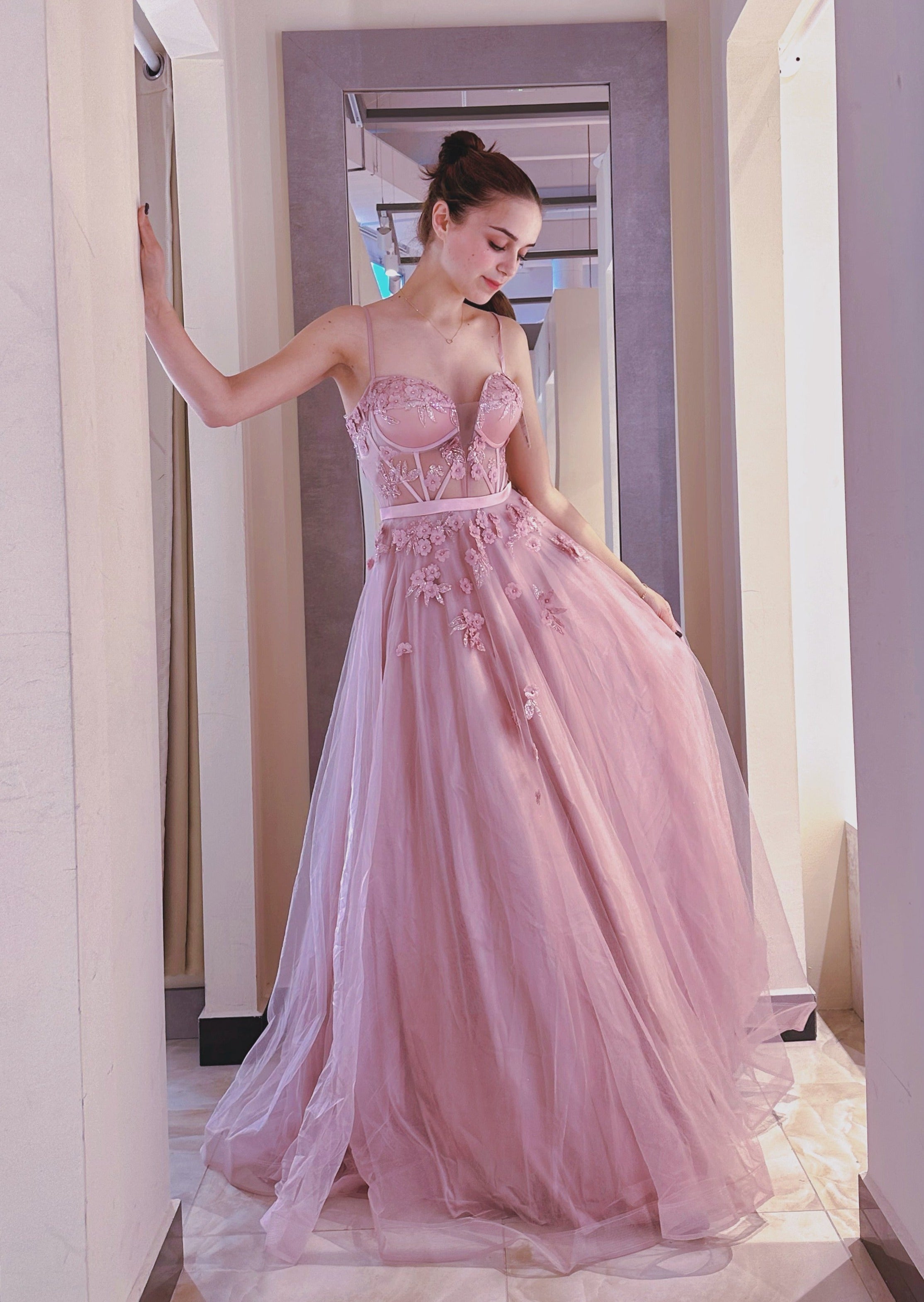 Abito lungo con sottili spalline