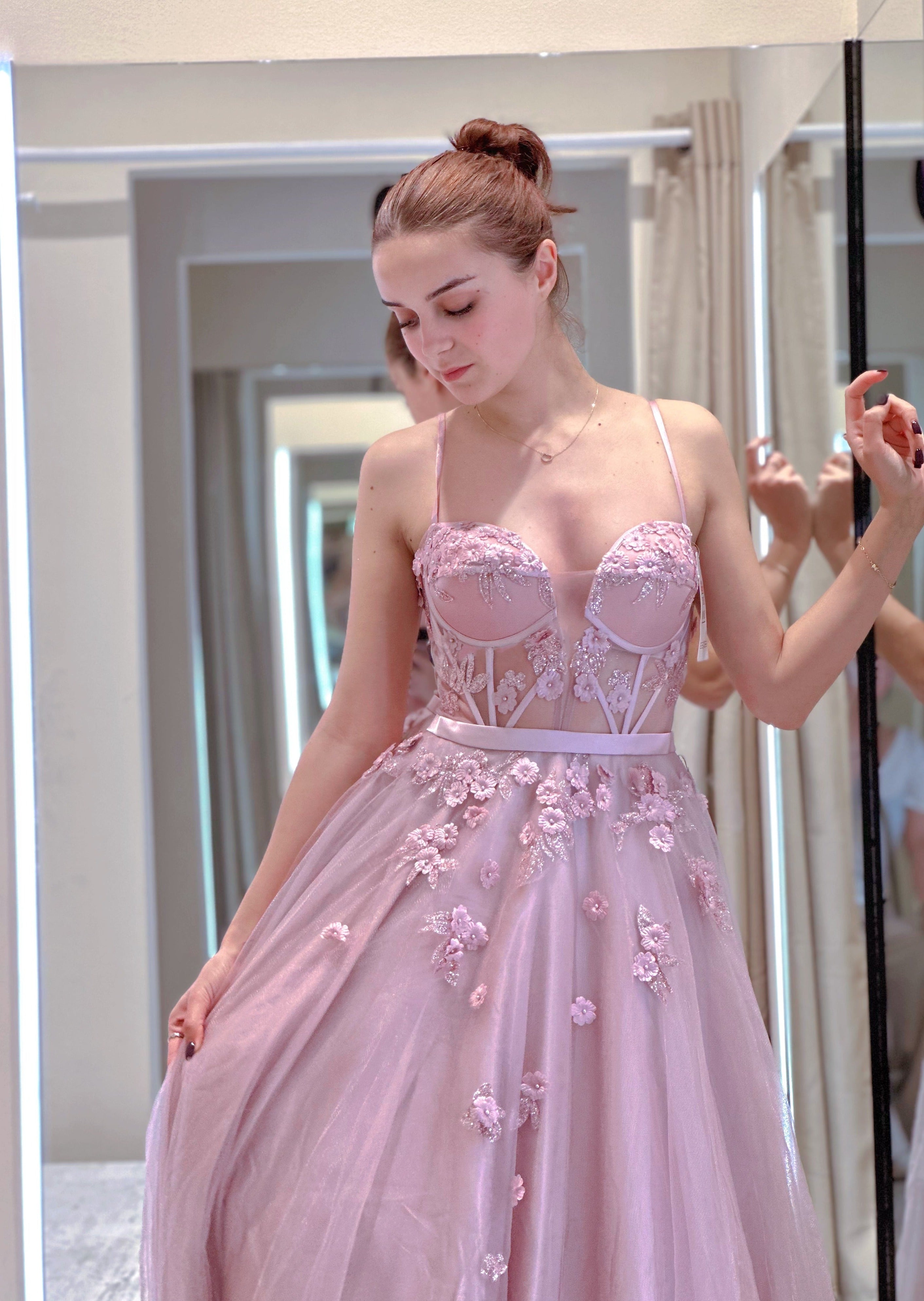 Abito lungo con sottili spalline