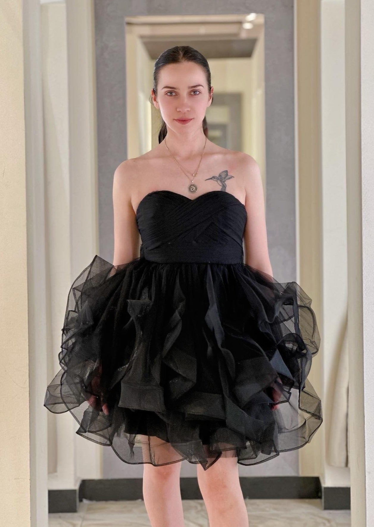 Abito gonfio, senza maniche, colore unito