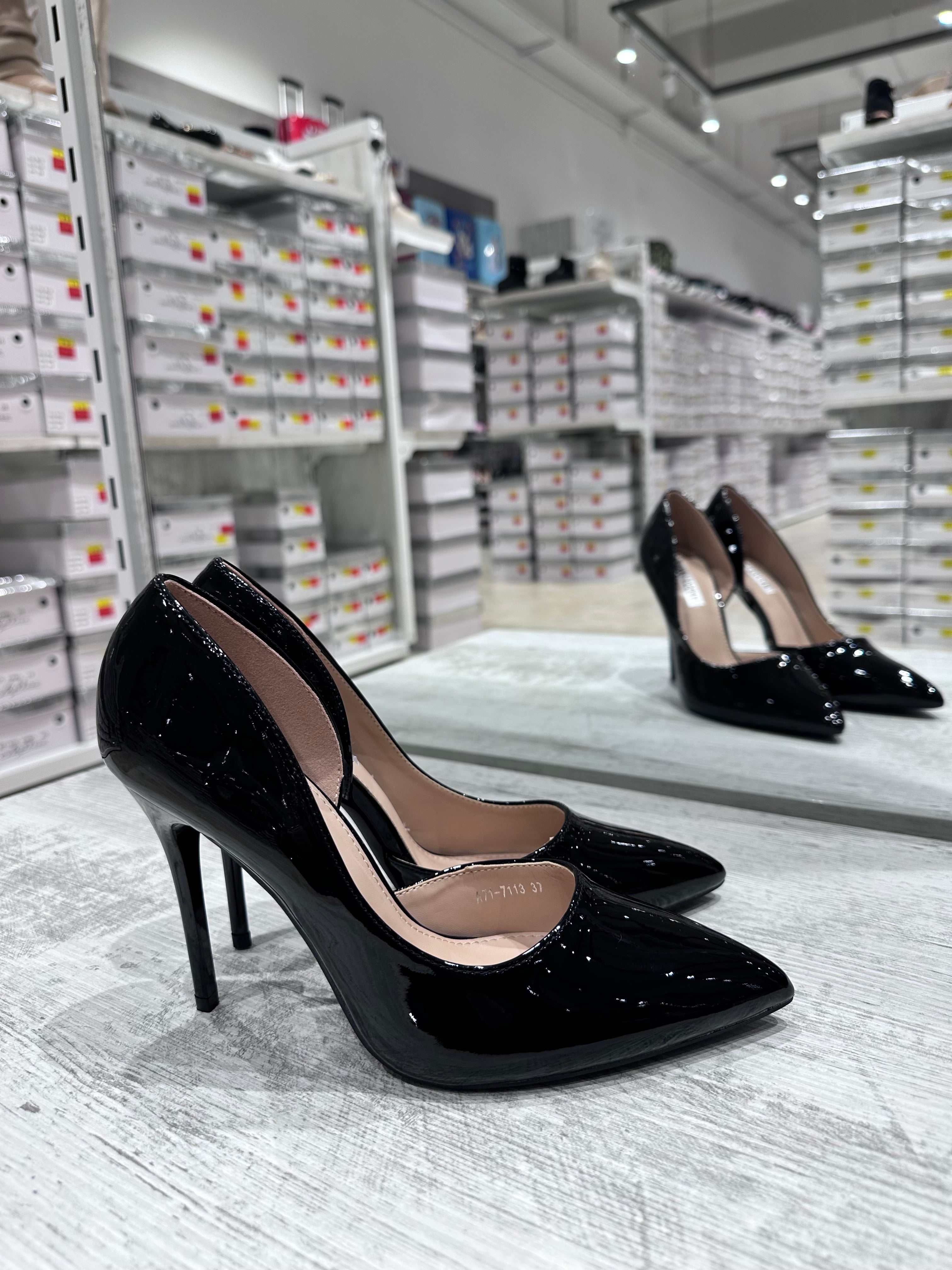 Décolleté Classiche in Vernice - Eleganza in Nero 37