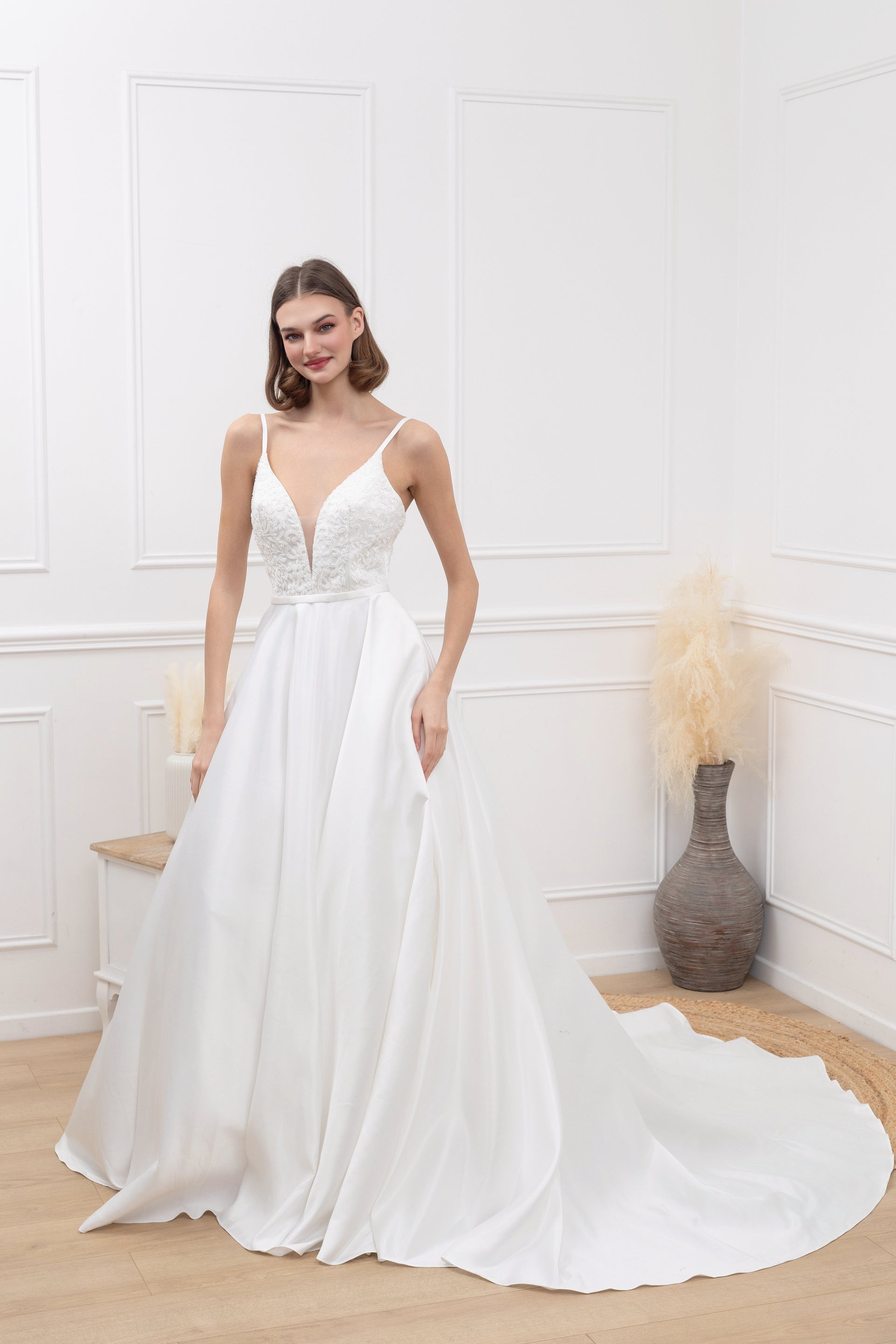 Abito da Sposa Principessa con Corpetto in Pizzo e Gonna in Raso
