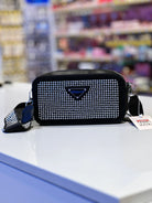 Borsa a tracolla a banda larga popolare borsa con strass con diamante brillante da donna 2024 nuova borsa per fotocamera con diamante alla moda borsa quadrata piccola a spalla singola Nero