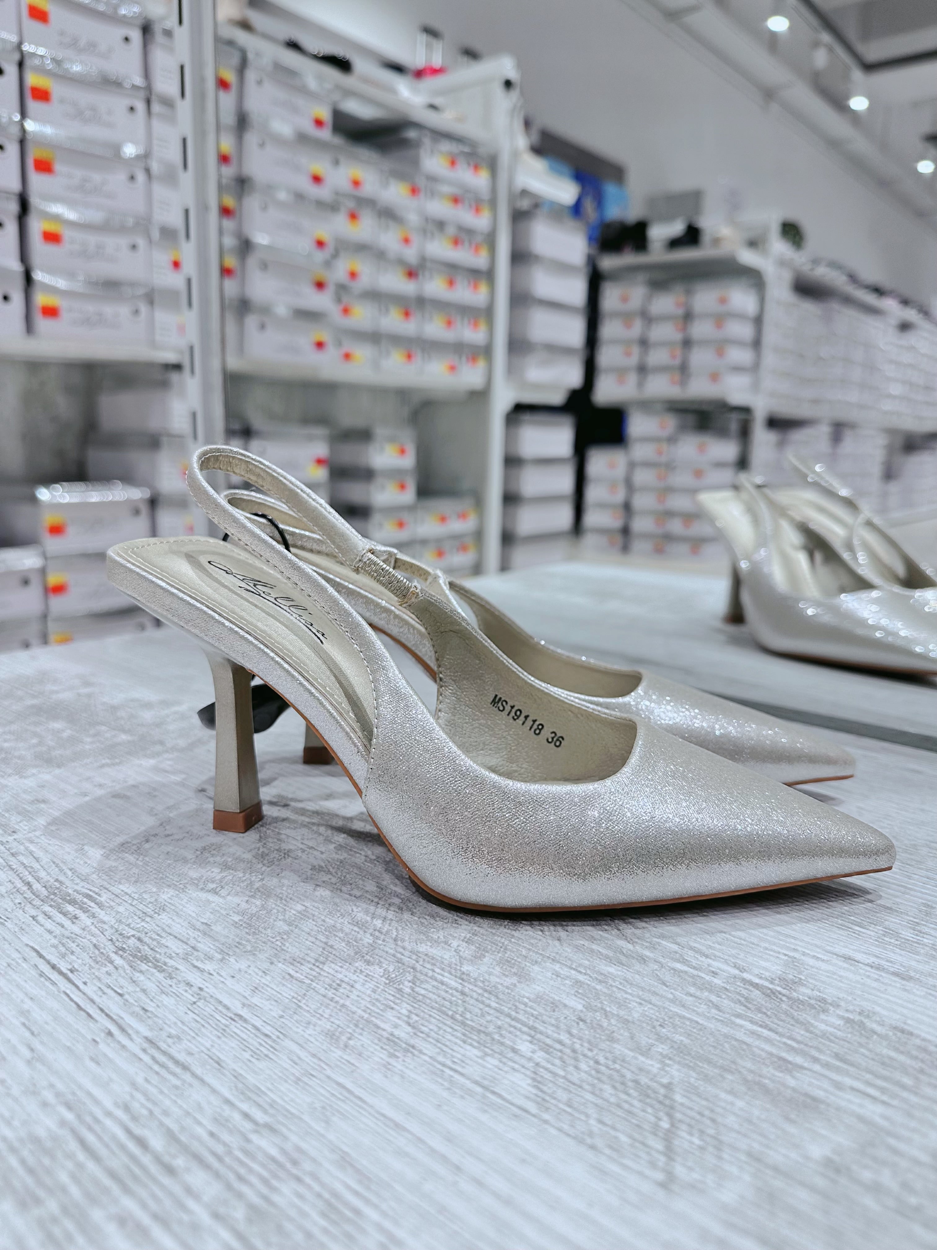 Eleganti Scarpe con Tacco Alto - Design Brillante Oro