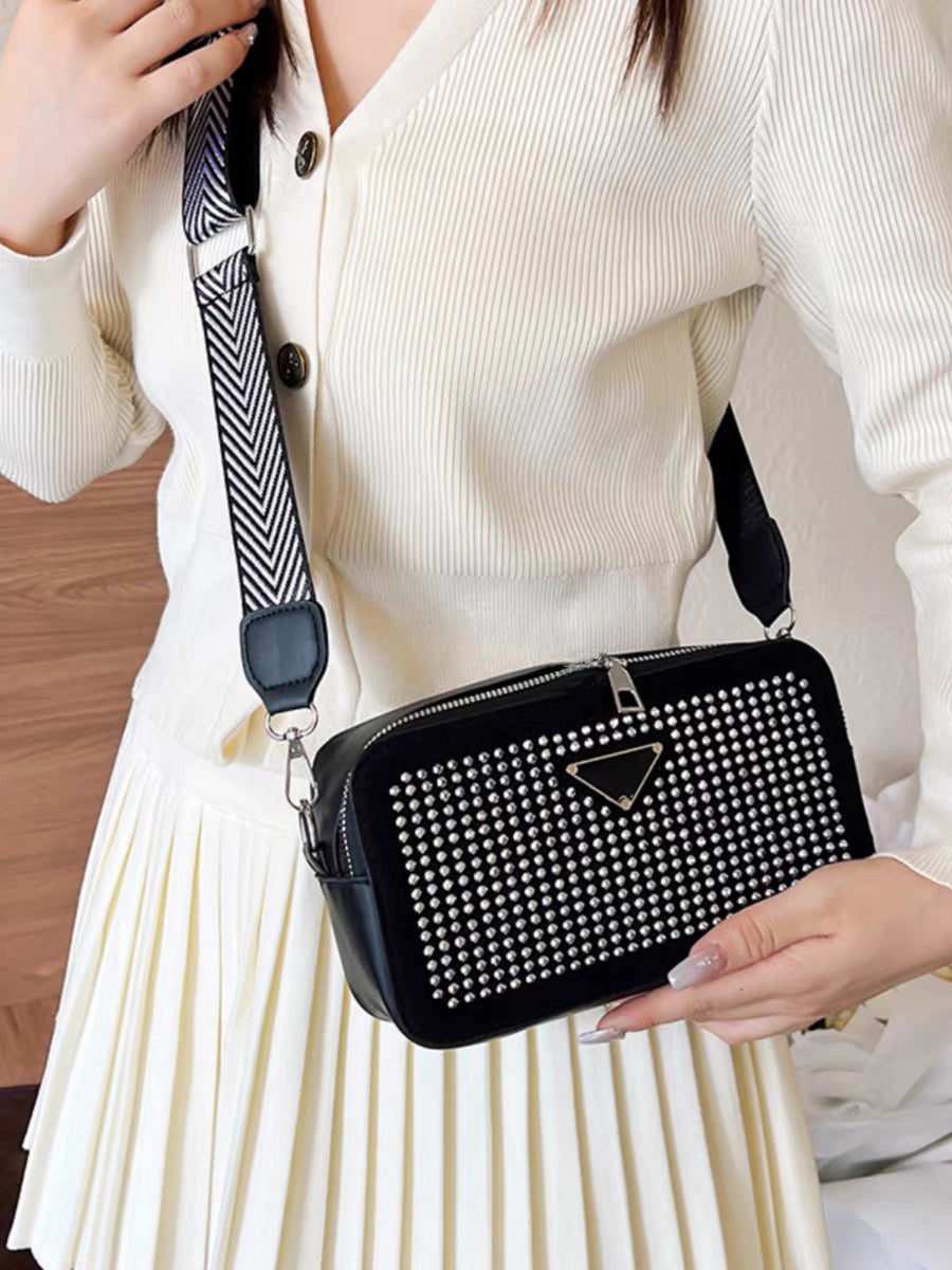 Borsa a tracolla a banda larga popolare borsa con strass con diamante brillante da donna 2024 nuova borsa per fotocamera con diamante alla moda borsa quadrata piccola a spalla singola