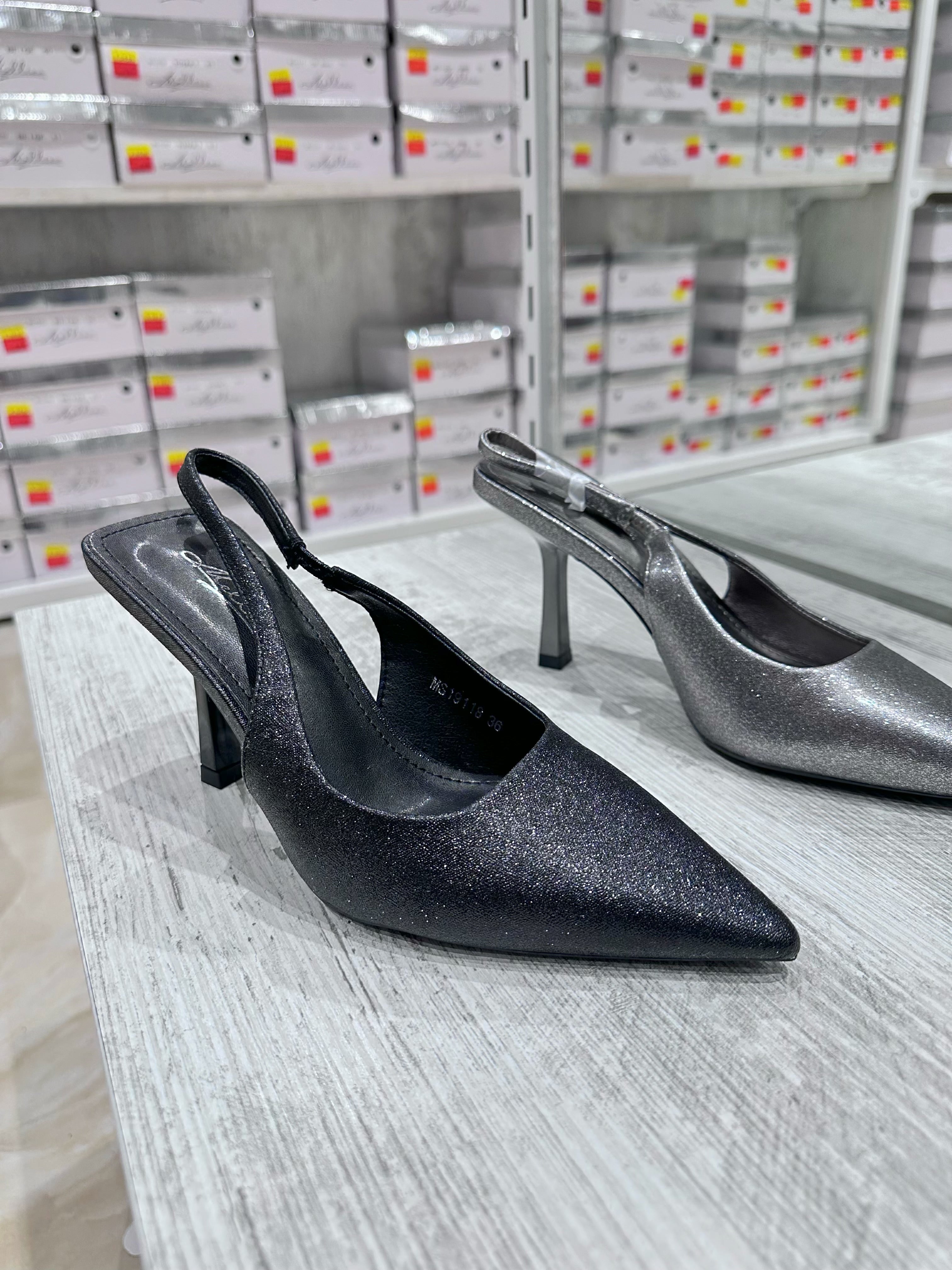Eleganti Scarpe con Tacco Alto - Design Brillante Nero