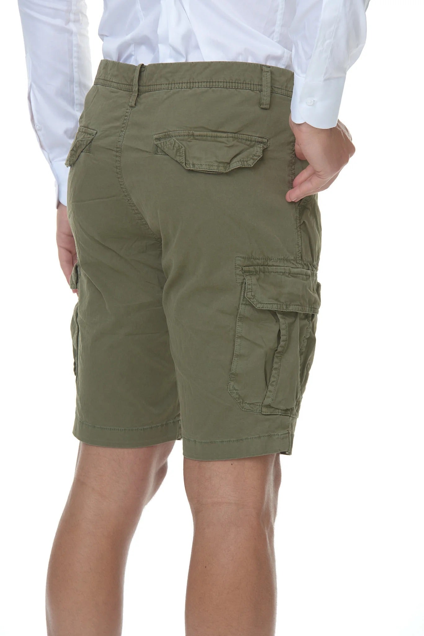 Shorts con tasche cargo verdi